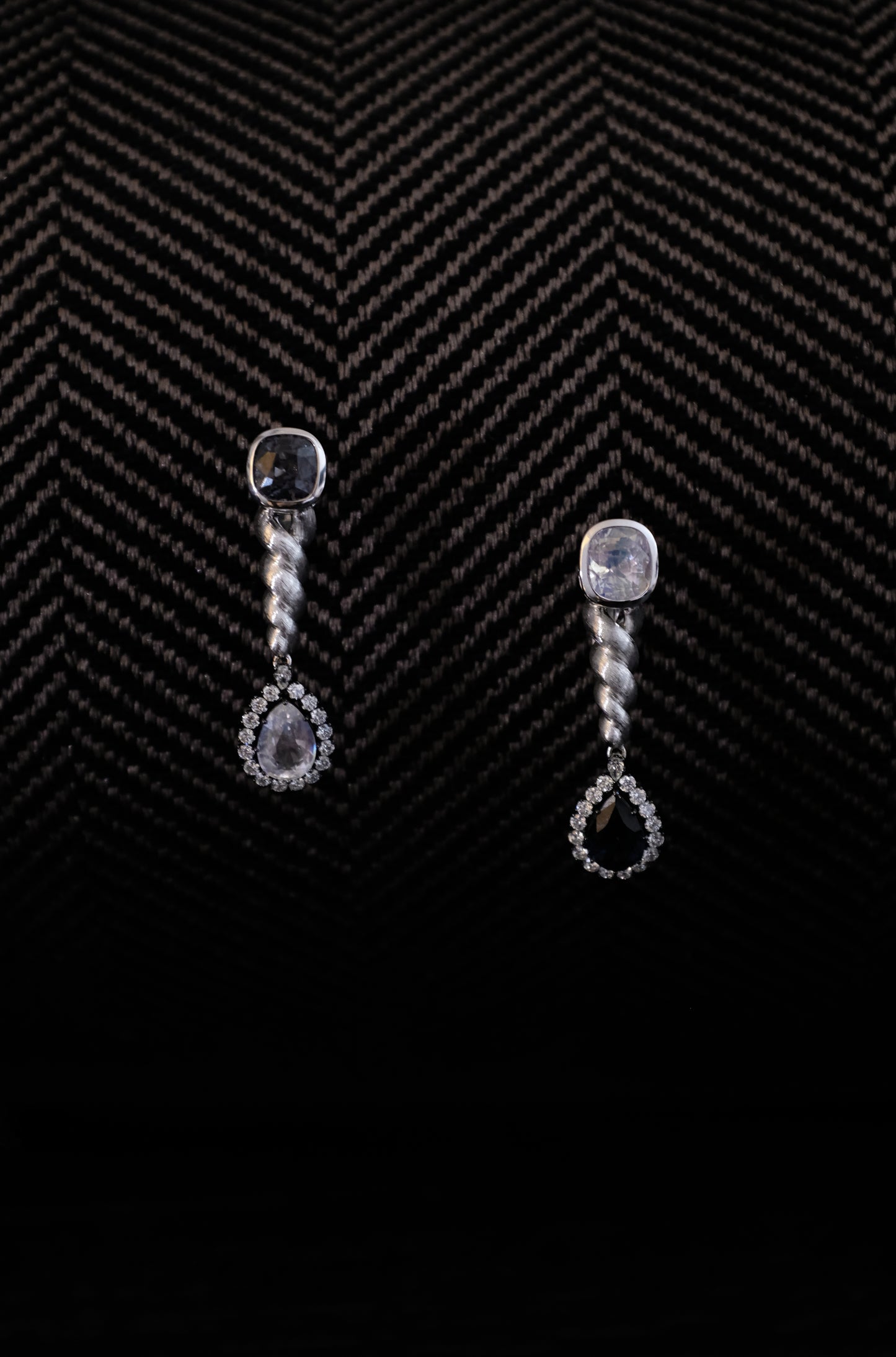 Rope Connected Contrast Earring - Limited Edition