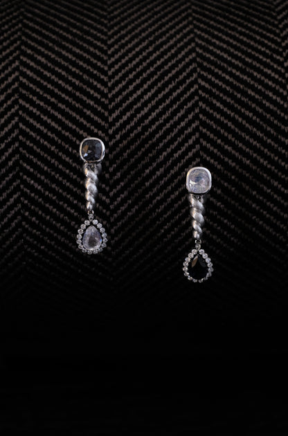 Rope Connected Contrast Earring - Limited Edition